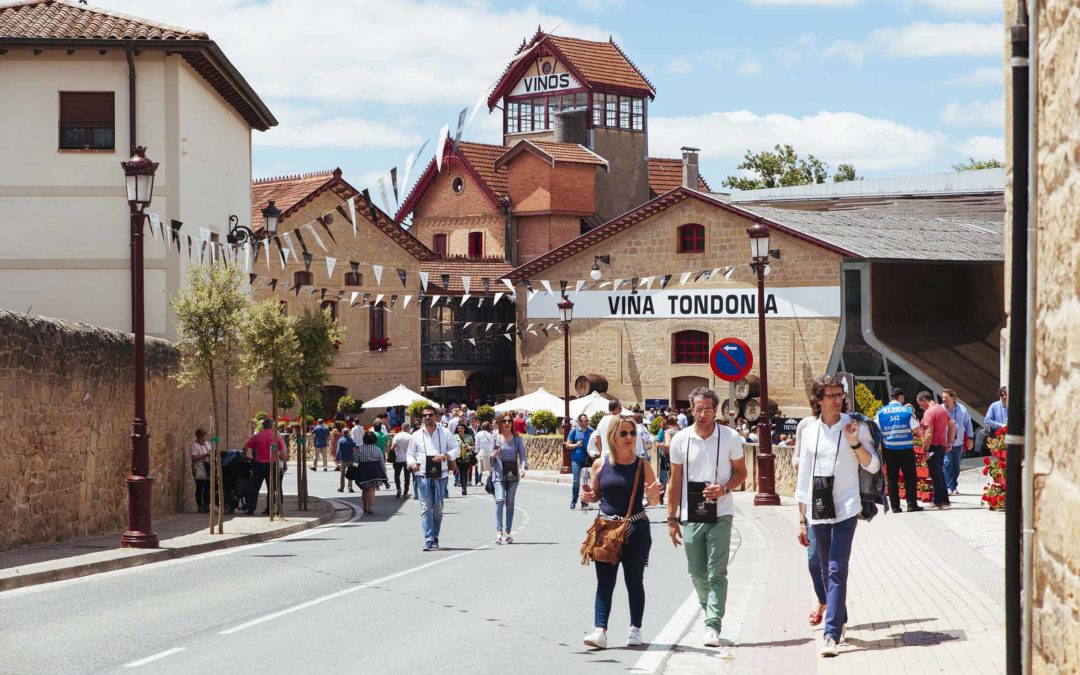 (Català) 3.500 amants del vi, a la III Cata del Barrio de la Estación de Haro